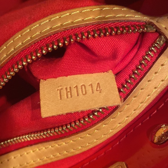 LV Vernis Red Reade PM Tote - Picture 6 of 14